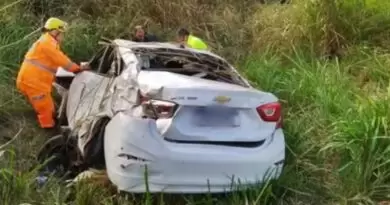 Pai, filho e motorista de carro morrem em acidente na BR-116, em Leopoldina